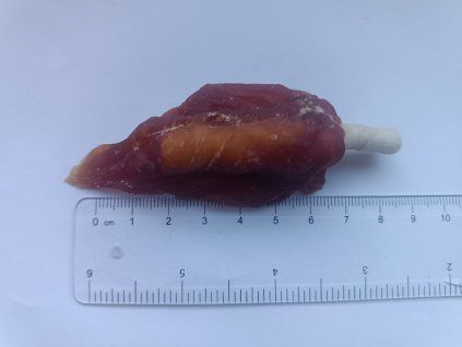Pamlsok Salač Plátok kurací s kalciovou tyčkou 6 cm 1 ks